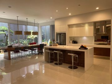 Rumah Hoek Siap Huni Furnished di Larangtapa KBP