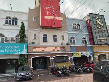 Dijual ruko 3 lantai casa grande RR utara depok sleman yogya.