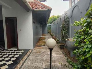 Rumah Cantik 300Meter Bukit Pratama Lebak Bulus. 2Km dari MRT Lebak Bulus. Komplek Mewah Cantik. Pemilik BU Hanya 5.5M nego murah