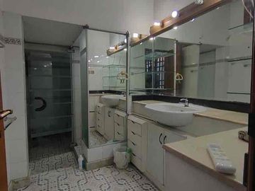 Rumah Cantik 300Meter Bukit Pratama Lebak Bulus. 2Km dari MRT Lebak Bulus. Komplek Mewah Cantik. Pemilik BU Hanya 5.5M nego murah