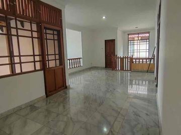 Rumah Cantik 300Meter Bukit Pratama Lebak Bulus. 2Km dari MRT Lebak Bulus. Komplek Mewah Cantik. Pemilik BU Hanya 5.5M nego murah