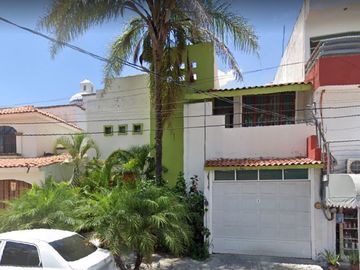CASA EN VENTA. AV. UNIVERSIDAD, COL. CIUDAD DEL VALLE. MUN TEPIC C.P. 63157 NAYARIT