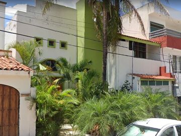 CASA EN VENTA. AV. UNIVERSIDAD, COL. CIUDAD DEL VALLE. MUN TEPIC C.P. 63157 NAYARIT