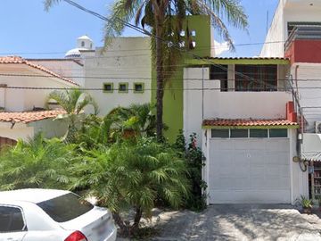 CASA EN VENTA. AV. UNIVERSIDAD, COL. CIUDAD DEL VALLE. MUN TEPIC C.P. 63157 NAYARIT