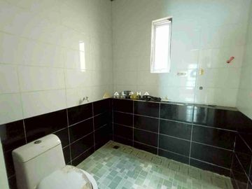 Dijual Cepat Rumah Hook 2,5 Lantai di Permata Baloi