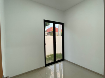 Rumah Gading Pantai daerah Kenjeran, Model Scandinavian, Baru Gress 2Lt