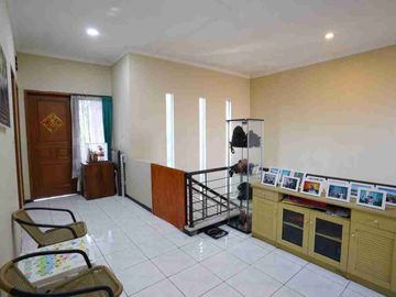 rumah bagus terawat luas 200 di sayap BKR regol bandung