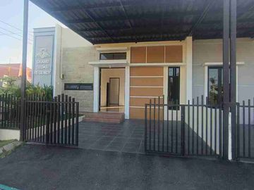 Rumah perbatasan surabaya 5 mnt dari raya merr.6 mnt ke exit tol tambak sumur