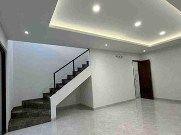 Dijual Rumah Baru di Panjang Jiwo, Tenggilis Mejoyo