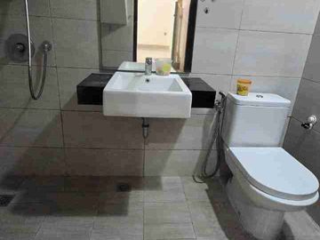 Jual Rumah Green Lake City Jakarta Barat Semi Furnish Nego