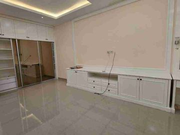 Jual Rumah Green Lake City Jakarta Barat Semi Furnish Nego