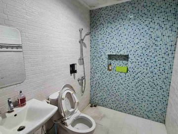 Rumah Mewah Di Demangan Baru Dekat Lippoplaza, AMPLAZ, kampus SADHAR, UGM, UIN