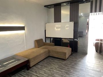 DIJUAL RUMAH USAHA/KANTOR LOKASI STRATEGIS DI JL DEWANDARU MALANG