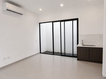 Hunian modern 2 lantai CIPUTAT desain mezzanine yang unik dan elegan