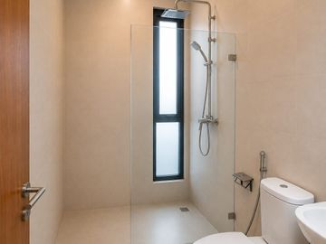 Hunian modern 2 lantai CIPUTAT desain mezzanine yang unik dan elegan