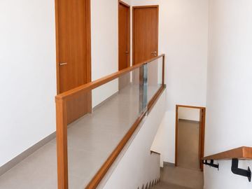 Hunian modern 2 lantai CIPUTAT desain mezzanine yang unik dan elegan