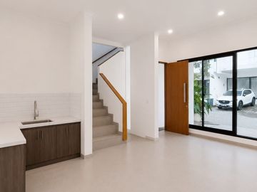 Hunian modern 2 lantai CIPUTAT desain mezzanine yang unik dan elegan