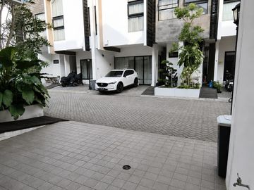 Hunian modern 2 lantai CIPUTAT desain mezzanine yang unik dan elegan