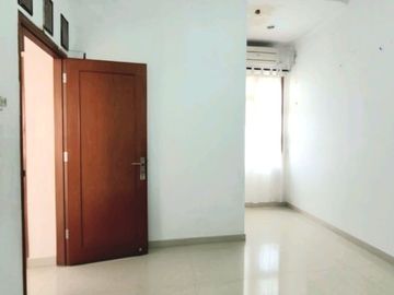 Dijual Rumah Siap Huni 3 KT, 2 KM, LT 217 m² - Pesanggrahan Jakarta Selatan