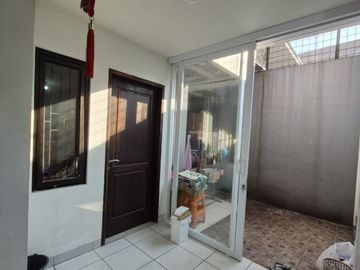 Rumah Villa Serpong BSD Siap Huni 2 Lantai Furnished Dijual Cepat