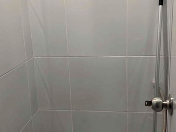 Di sewa Apartemen Holland village two Cempaka Putih Jakarta Pusat private lift semi furnish 3 BR