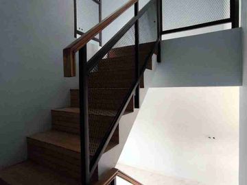Rumah 2 Lantai Dekat Pintu Tol Sawangan4