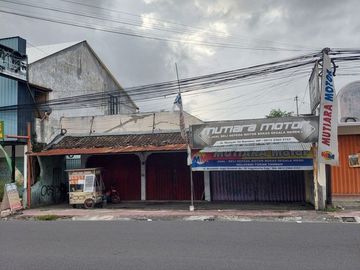 Tanah Dijual Bonus Bangunan Dekat Hotel Hyatt di Jl. Monjali - Lokasi Premium