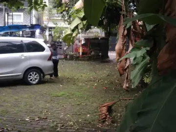 BU Rumah dan Tanah bisa beli 1/2 di Rawamangun, Jakarta Timur #217