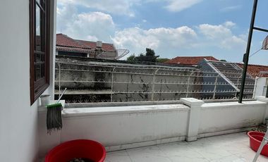 Dijual Bangunan 3 lantai 1.900m2 dilokasi Jalan Biliton Gubeng Surabaya,terdapat  9 kamar kost aktif, Ruang usaha dan tempat tinggal
