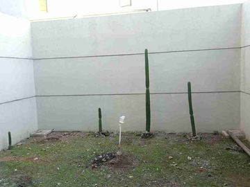 Di Sewakan Rumah di perumahan GRAND HARVEST - Wiyung (Semi Furnish)