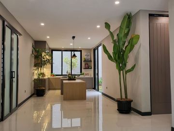 Dijual Rumah Mewah 2 Lantai Cluster Versailles di BSD