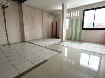 Dijual Rumah 3 Lantai Full Renovasi Sektor 1G Gading Serpong