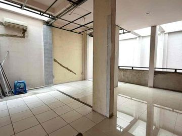 Dijual Rumah 3 Lantai Full Renovasi Sektor 1G Gading Serpong