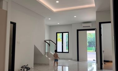 satu-satunya rumah mewah 2 lantai di pusat kota gading serpong, terlaris di kelasnya