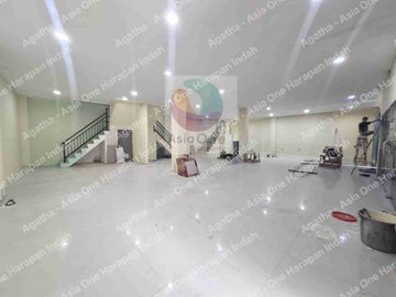 Ruko 3 lantai di Duren Sawit Jakarta Timur, lokasi strategis di jalan utama, cocok untuk berbagai jenis usaha dan investasi.