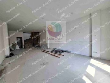 Ruko 3 lantai di Duren Sawit Jakarta Timur, lokasi strategis di jalan utama, cocok untuk berbagai jenis usaha dan investasi.