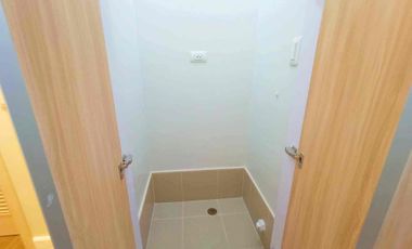 CONDOMINIUM UNIT FOR RENT FULLY FURNISH WALKING DISTANCE IN AYALA MALL