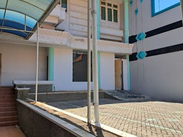 Jl DIPONEGORO Surabaya EX Bank Pemerintah , Hadap Barat  Carport depan &Blkg