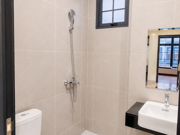 DI JUAL RUMAH DI CLUSTER LOUISE GADING SERPONG DI TANGERANG SELATAN