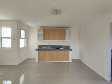 RFO 3 Storey Townhouse with 3 Bedrooms Located Project 2 Quezon City-JV2