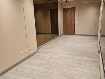 FOR LEASE Spacious 1BR Condo with Parking in Greenhills