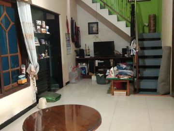 Rumah siap huni di jambangan surabaya