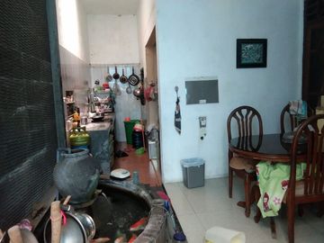 Rumah siap huni di jambangan surabaya