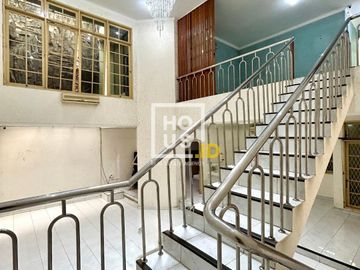 TERMURAH !! DIJUAL RUMAH VIEW TAMAN DI TEBET BARAT, SIAP HUNI BNAGUNAN 2 LANTAI, AKSES JLN 2 MOBIL, LOKASI STRATEGIS, NEGO !!