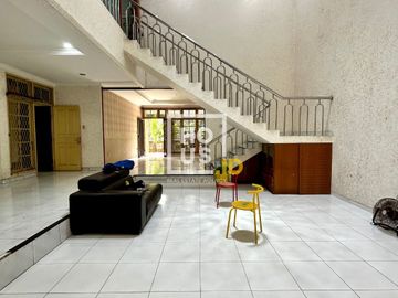 TERMURAH !! DIJUAL RUMAH VIEW TAMAN DI TEBET BARAT, SIAP HUNI BNAGUNAN 2 LANTAI, AKSES JLN 2 MOBIL, LOKASI STRATEGIS, NEGO !!