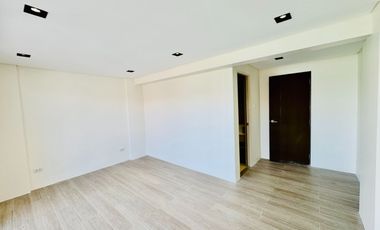 4 Bedroom Brand New 3Storey Triplex in Pilar Village Las Piñas Near SM Southmall