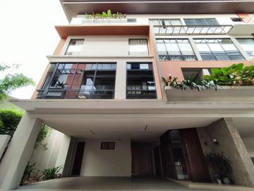 FOR SALE! 49M Townhouse 4-Storey w/ 4 Bedrooms in Paco Manila-AP
