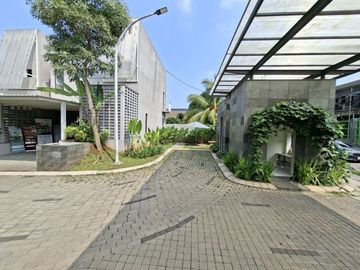 959 Rumah 2 Lt Tropical Modern Siap Huni 5 Menit Akses Pintu Tol Limo, Cinere - Depok