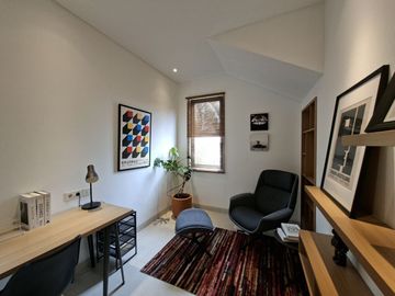959 Rumah 2 Lt Tropical Modern Siap Huni 5 Menit Akses Pintu Tol Limo, Cinere - Depok