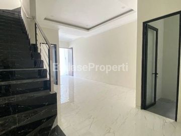 Dijual Rumah Taman Pondok Indah Wiyung Dekat Unesa